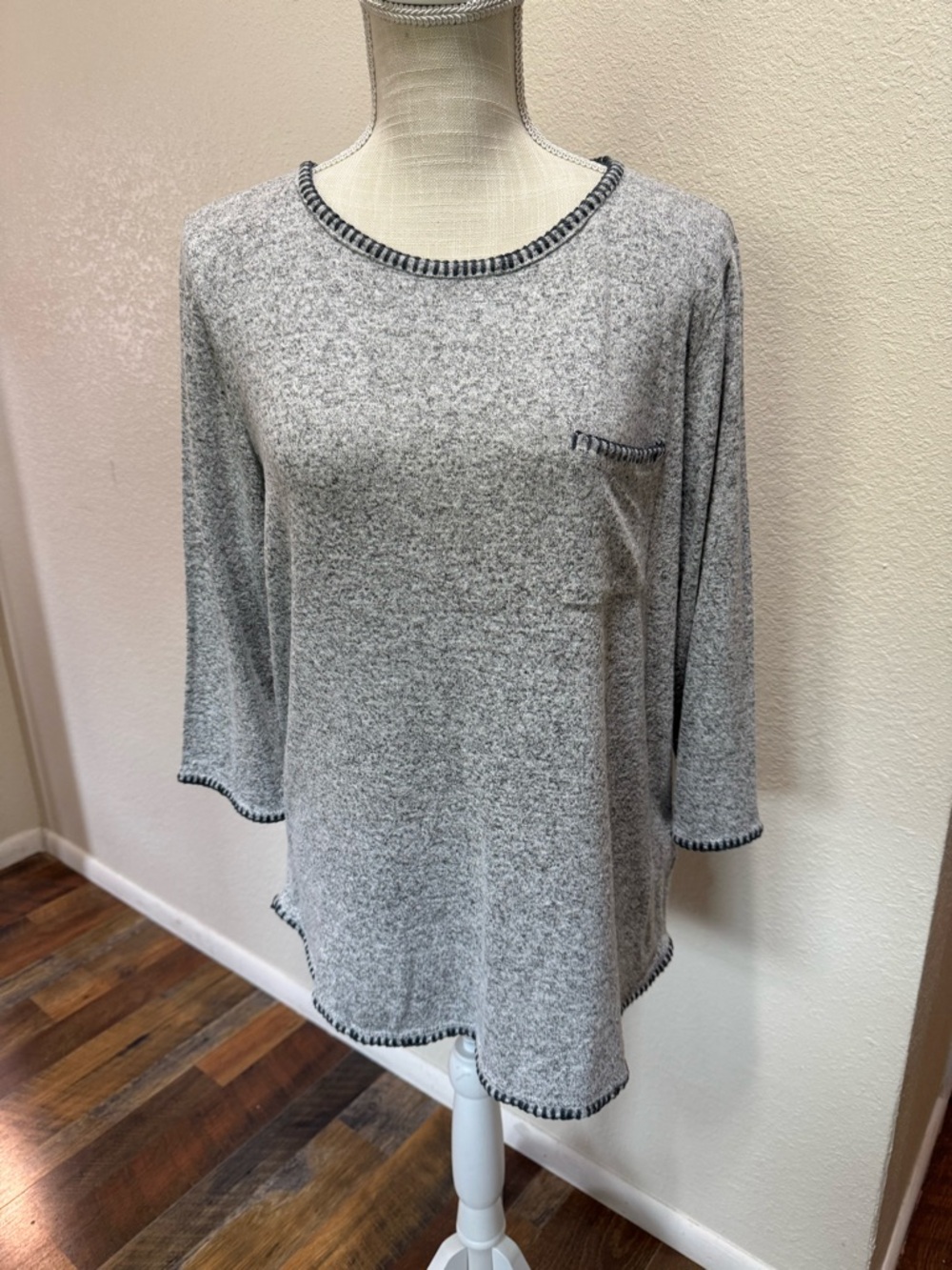 Pink Clover - Soft Heather Gray Women's Long Sleeve Top with Contrast Trim - XL